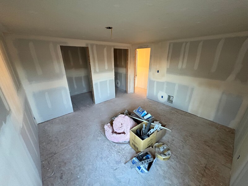 Building Photo - 471 Cheyne Rd