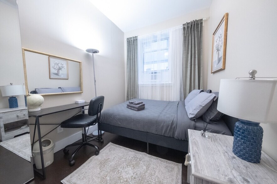 Building Photo - 245 W 113th St