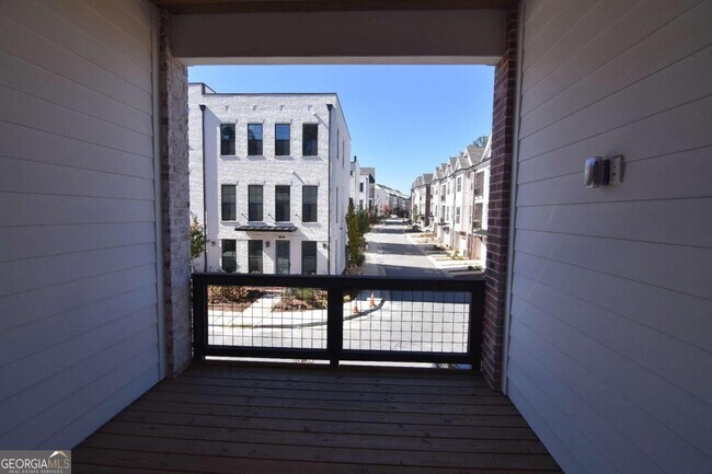 Building Photo - 469 Burton Dr