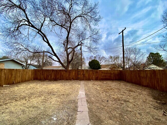 Building Photo - 1922 26th St