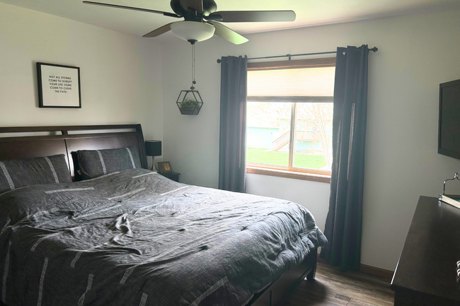 Building Photo - Spacious & Stylish Home in a Prime Location!