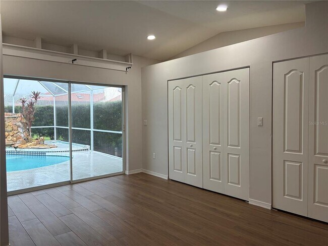 Building Photo - 5828 Sandy Pointe Dr