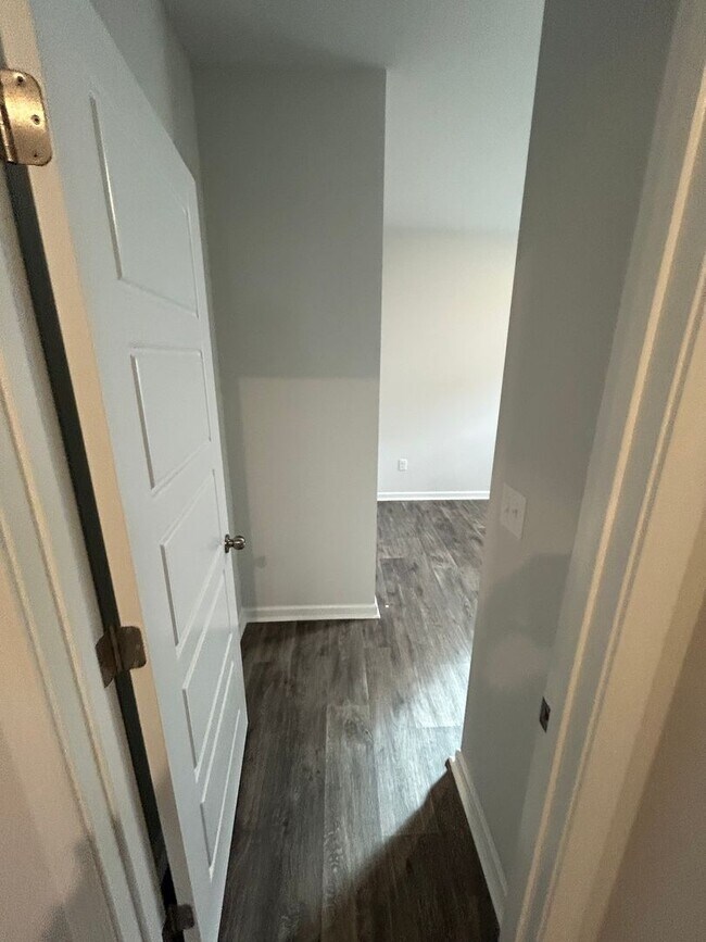 Building Photo - Field View 4BD/ 2BA