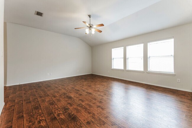 Building Photo - $1,795 4 Bed/2 Bath/2 Garage Ready for Move-in Forney Home in Windmill Farms