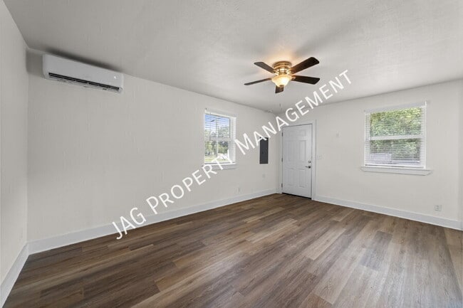 Building Photo - 1078 Day Ave
