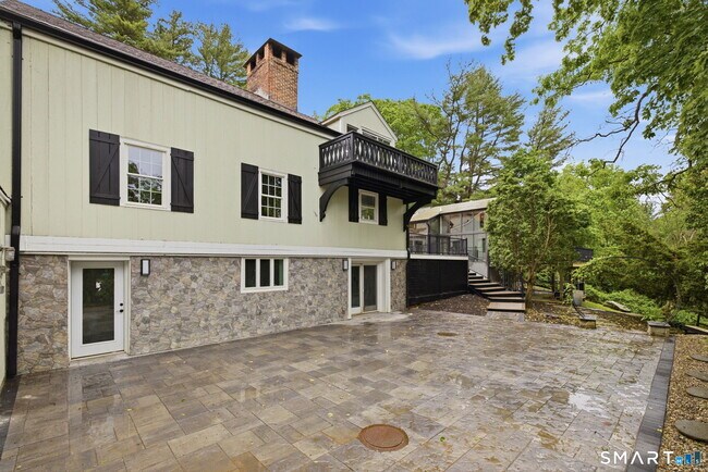 Building Photo - 1 Tulip Tree Ln
