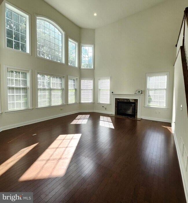 Building Photo - 6493 Fox Glove Ln