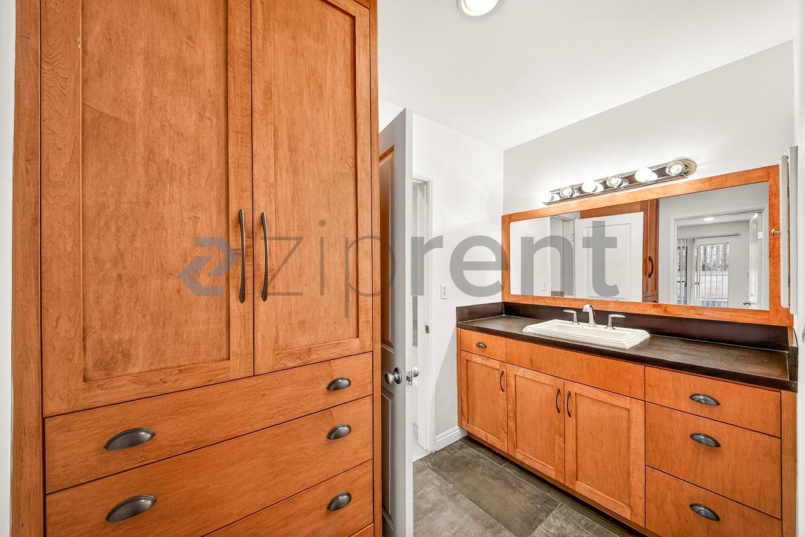 Building Photo - 14335 Huston St