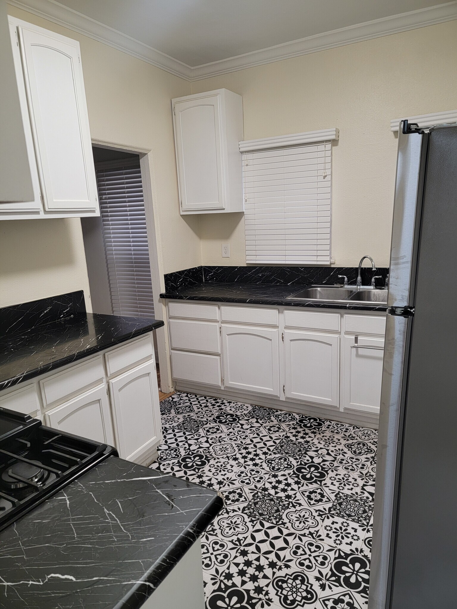 Building Photo - 3837 W 27th St