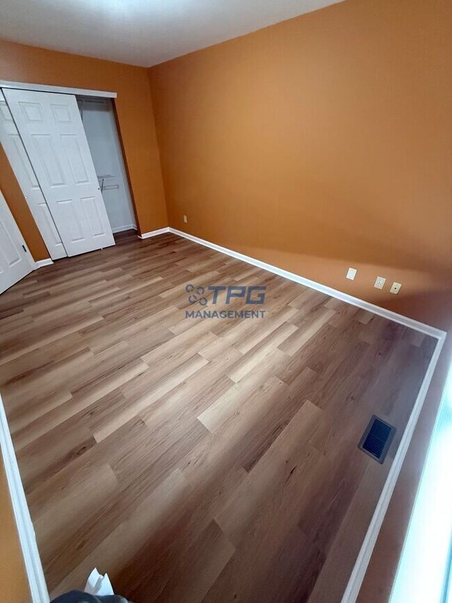 Building Photo - 9 Clearbrook Ln