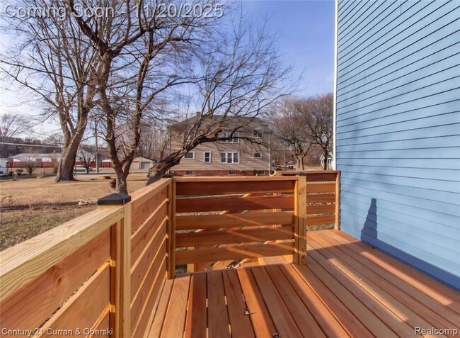 Building Photo - 279 Manistique St