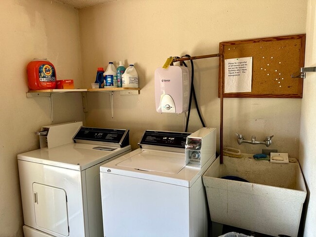 Building Photo - Hard to find 2 bdrm, 1.5 bath unit with water, sewer, and garbage.  Onsite laundry and A/C!