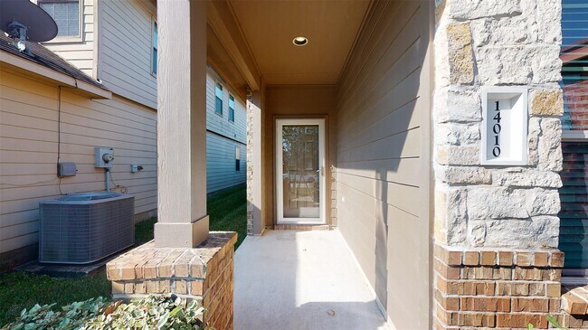 Building Photo - 14010 Cypress Meadows Dr