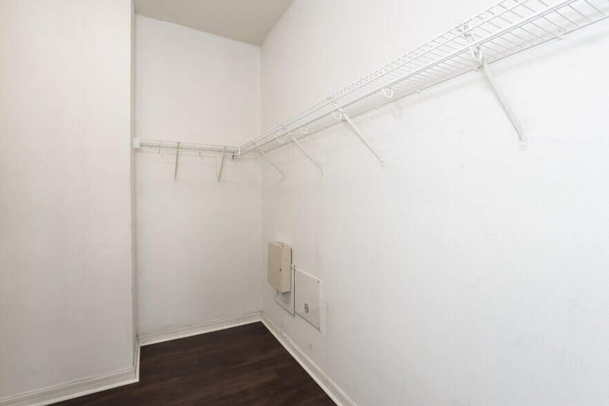 Building Photo - 12121 Fall Creek Ct