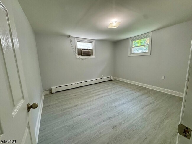 Building Photo - 687 Midland Ave