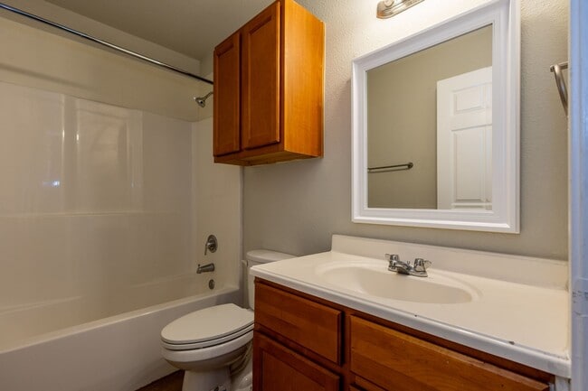 Building Photo - Cozy and well maintained 2 Bed / 1 bath home in Beaumont! Move in ready!
