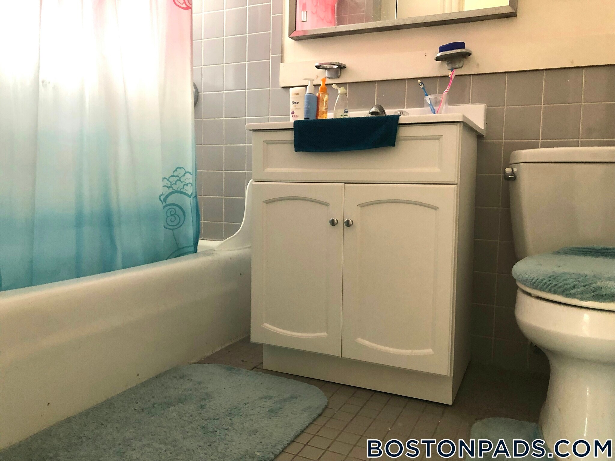 Building Photo - 137 Park Dr