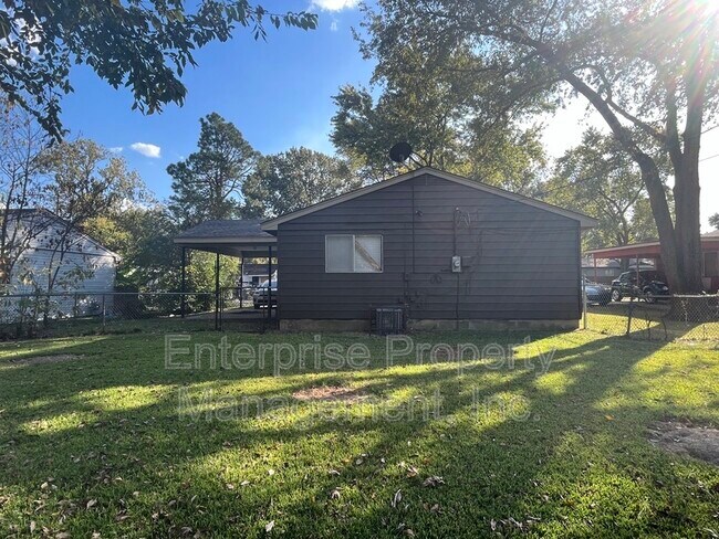 Building Photo - 636 Frayser Dr
