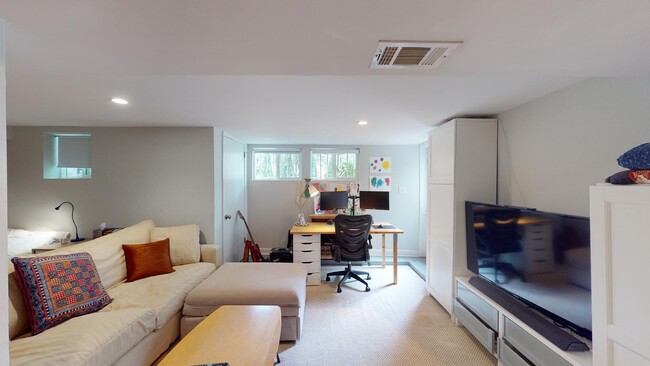 Building Photo - 1700 D St SE