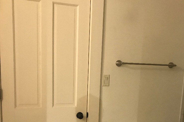 bathroom - 504 Dumaine St