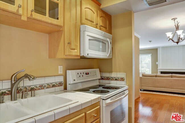 Building Photo - 4845 Maytime Ln