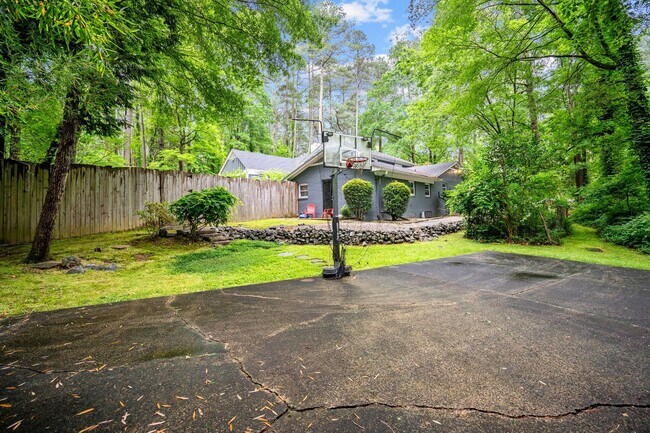 Building Photo - Charming 1 Bedroom Home near Duke University