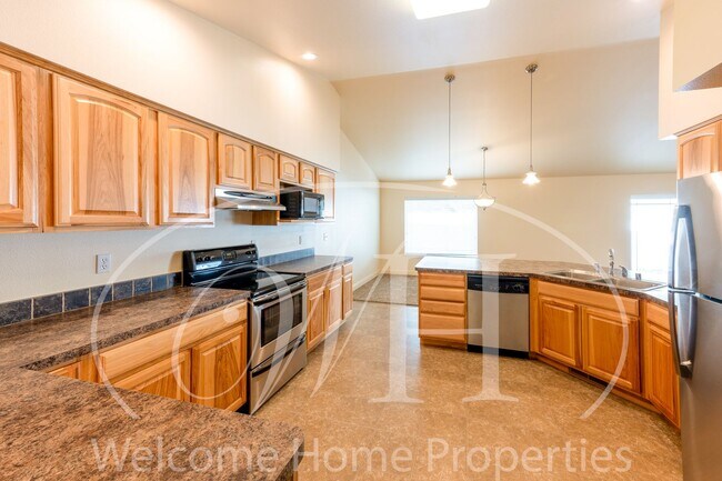 Building Photo - Spacious Home with Vaulted Ceilings