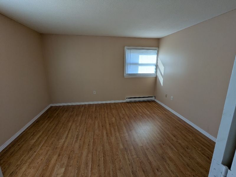 Building Photo - 12 Thompson Rd