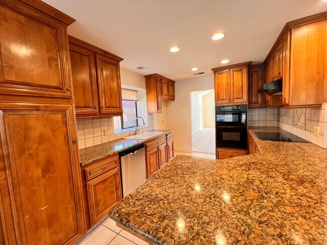 Building Photo - SOUTHWEST BAKERSFIELD