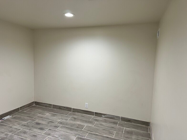 Building Photo - 1617 Somerset Shire Dr