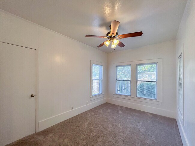 Building Photo - 1201 Bolivar St