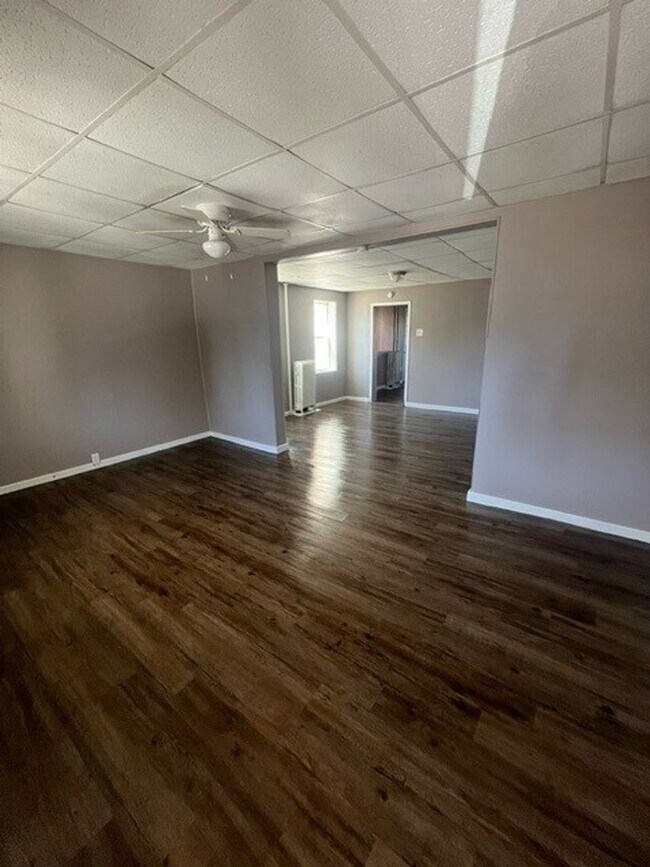 Building Photo - 3 Bed 1 bath home