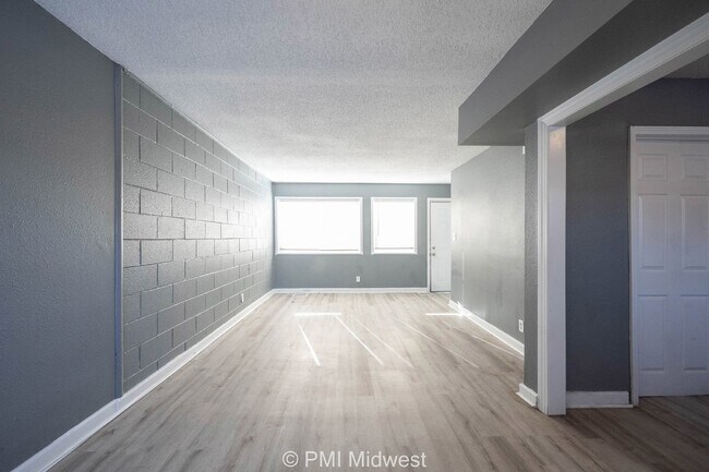 Building Photo - 6068 E 16th St