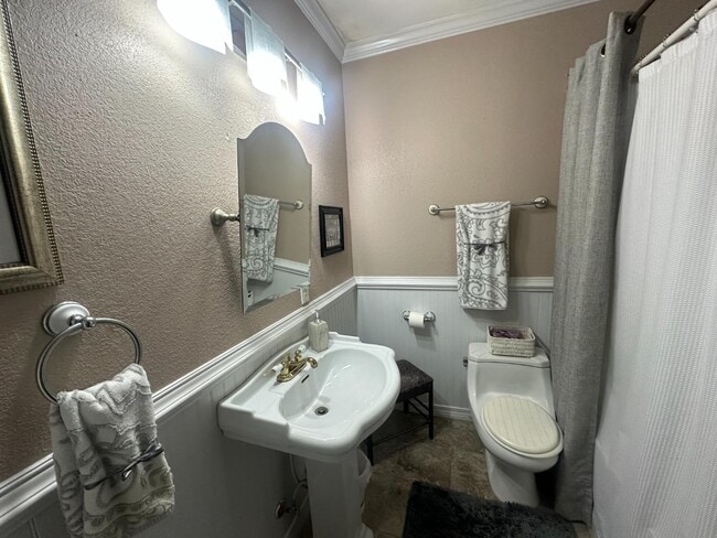 Building Photo - 2312 Hillwood Dr E