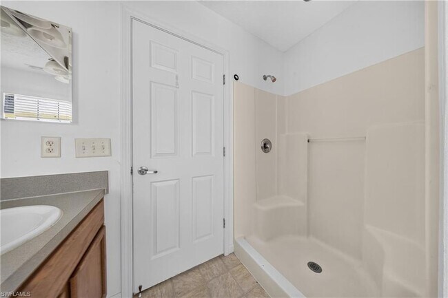 Building Photo - 250 Leawood Cir