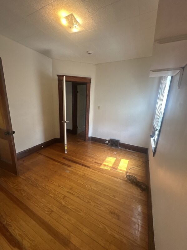 Building Photo - 9611 Larnder Ave