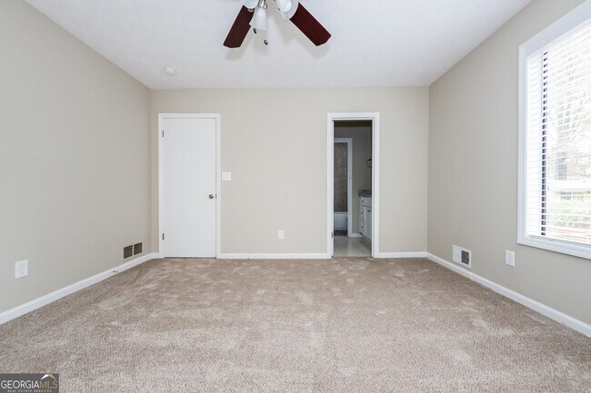 Building Photo - 120 Avalon Way