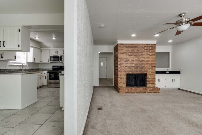 Building Photo - Three bed/2.5 bath in Harvest Hills