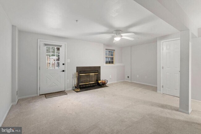 Building Photo - 2423 Bolton Ln