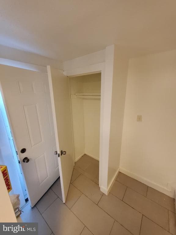 Building Photo - 1909 Dutch Village Dr