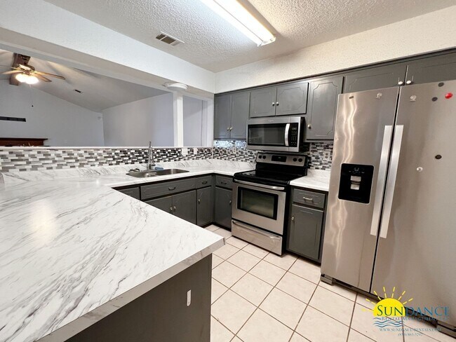 Building Photo - Beautiful 3 bedroom home in South Crestview!