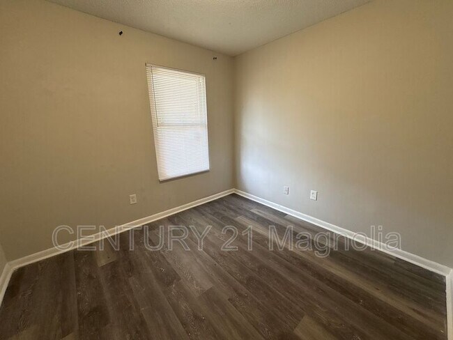 Building Photo - 2941 Rollingwood Dr