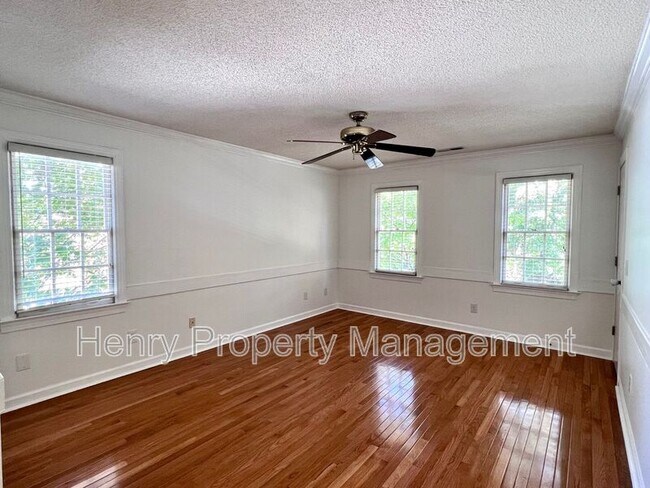 Building Photo - 321 Parkmeadow Dr