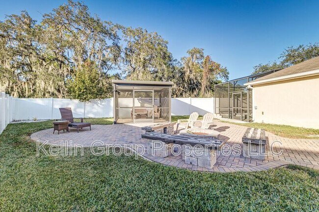 Building Photo - 7233 Wakeview Dr