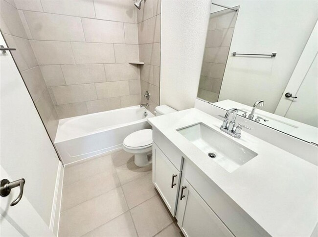 Building Photo - 528 Tubman Dr