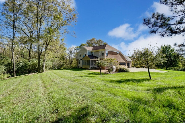 Building Photo - 1900 Coachtrail Dr