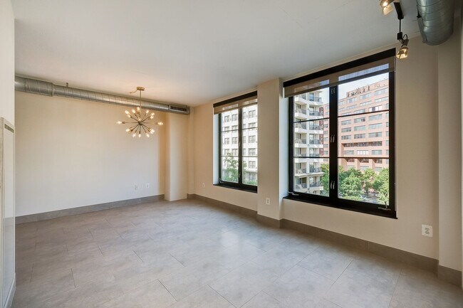 Building Photo - Move-in Ready 1BR 1BA at the Alta is a Min...