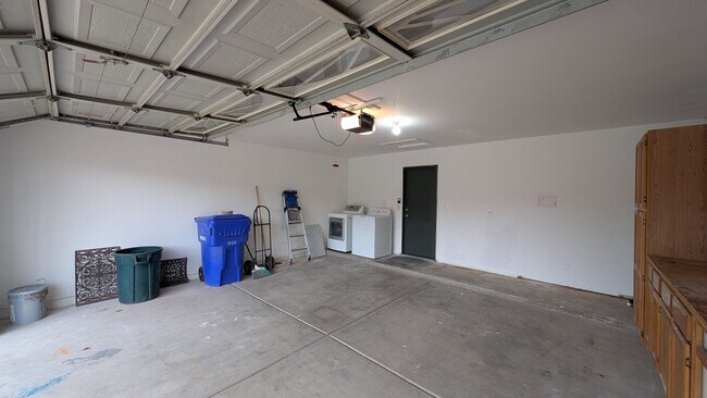 Building Photo - 2 Bedroom Home at The Springs Near E. Chandler Blvd. and S. Cooper Rd