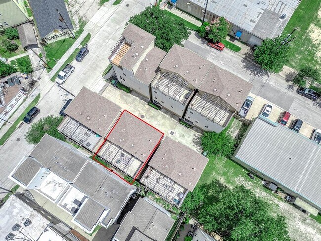 Building Photo - 2118 Genesee St