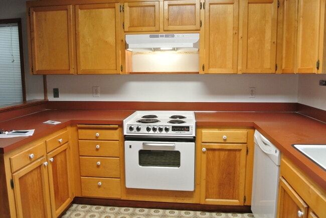 Building Photo - Roomy 2 bedroom 1.5 bathrooms